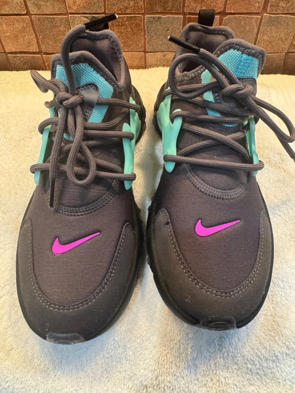 Kids Nike Presto Sneakers size 5Y